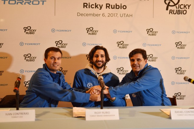 Ricky Rubio ‘ficha’ por la movilidad sostenible de Torrot