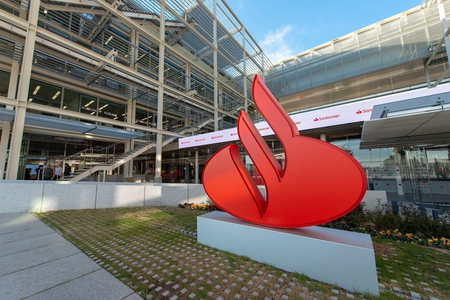 Santander Private Banking acuerda la compra  del negocio de banca privada de Indosuez en Miami