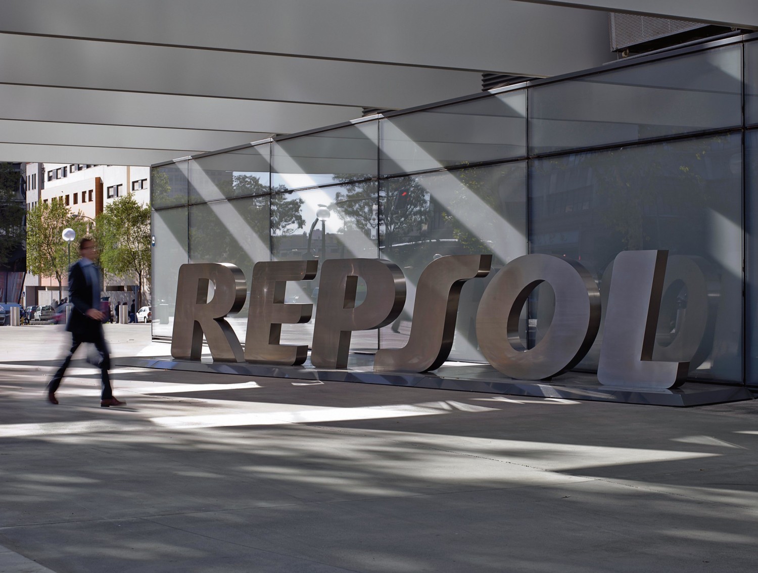 Repsol lanza las primeras estaciones de servicio españolas con combustible 100% renovable