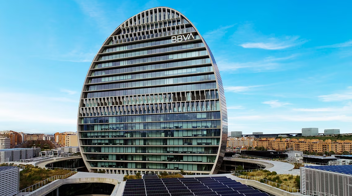 BBVA, mejor banco en financiación sostenible de España en 2024, según Global Finance