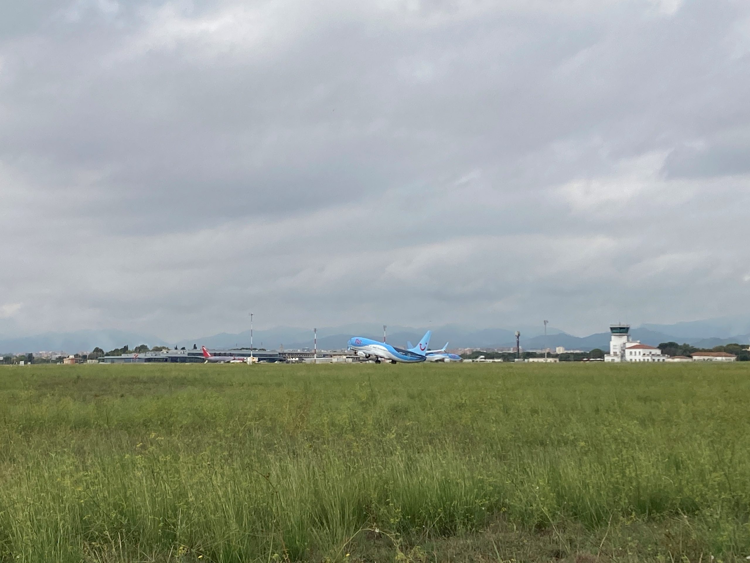 Aena construirá dos plantas fotovoltaicas en los aeropuertos Josep Tarradellas Barcelona-El Prat y Reus