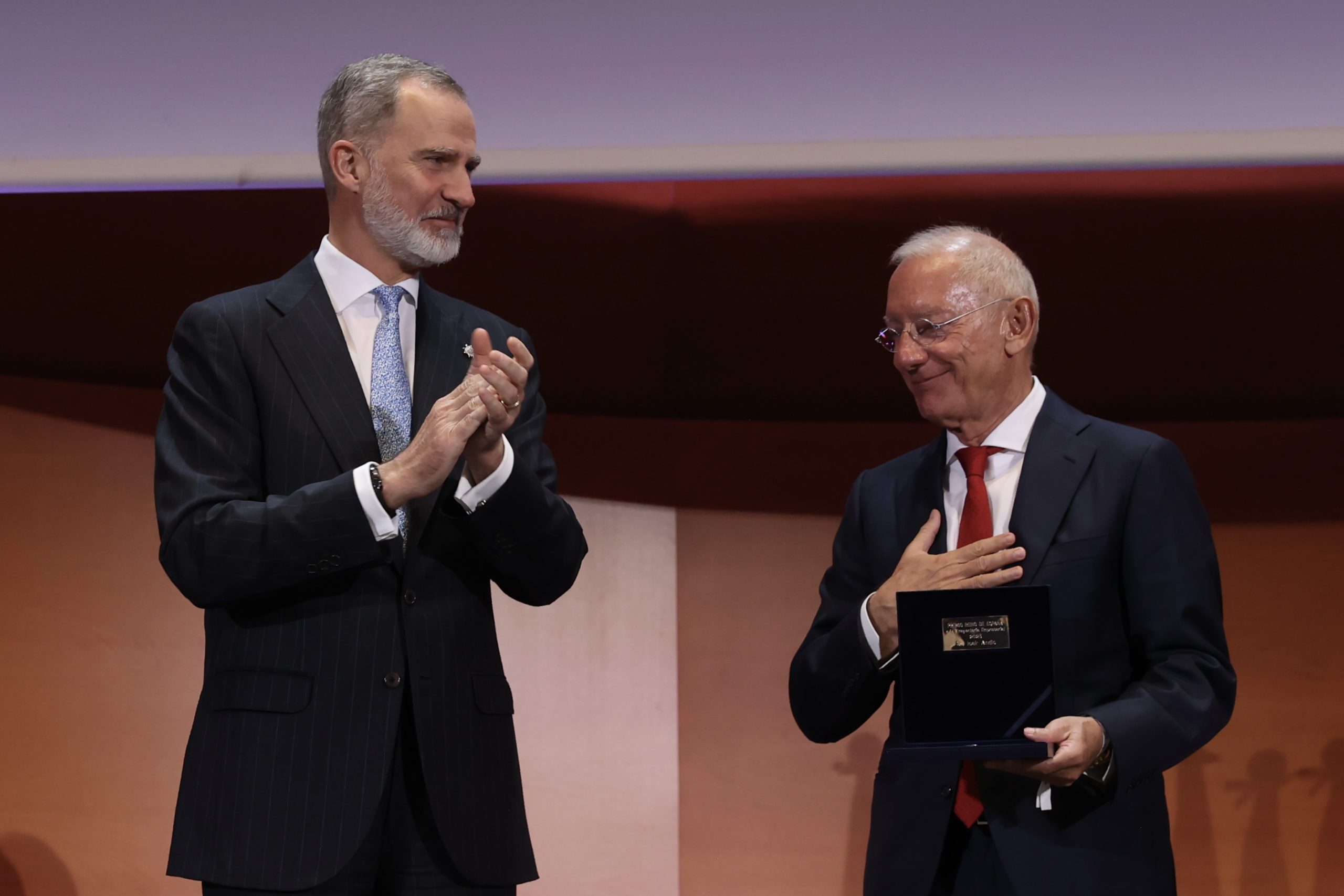Isak Andic, fundador y presidente no ejecutivo de Mango, recibe el VIII Premio Reino de España a la Trayectoria Empresarial