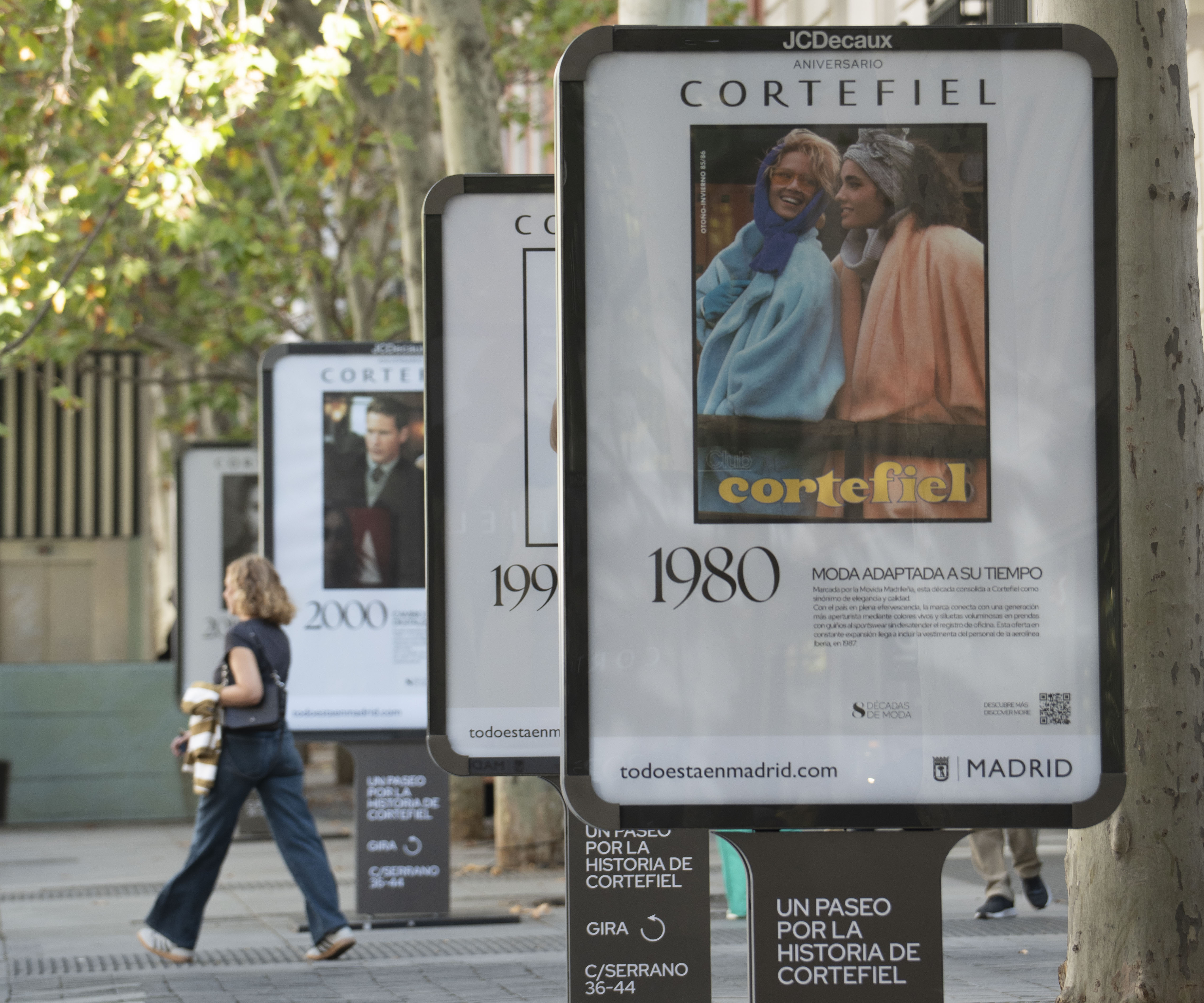 Cortefiel celebra su 80 aniversario con una exposición urbanas de anuncios históricos