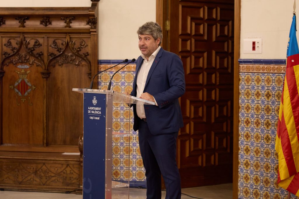 ROBERTO CHACÓN